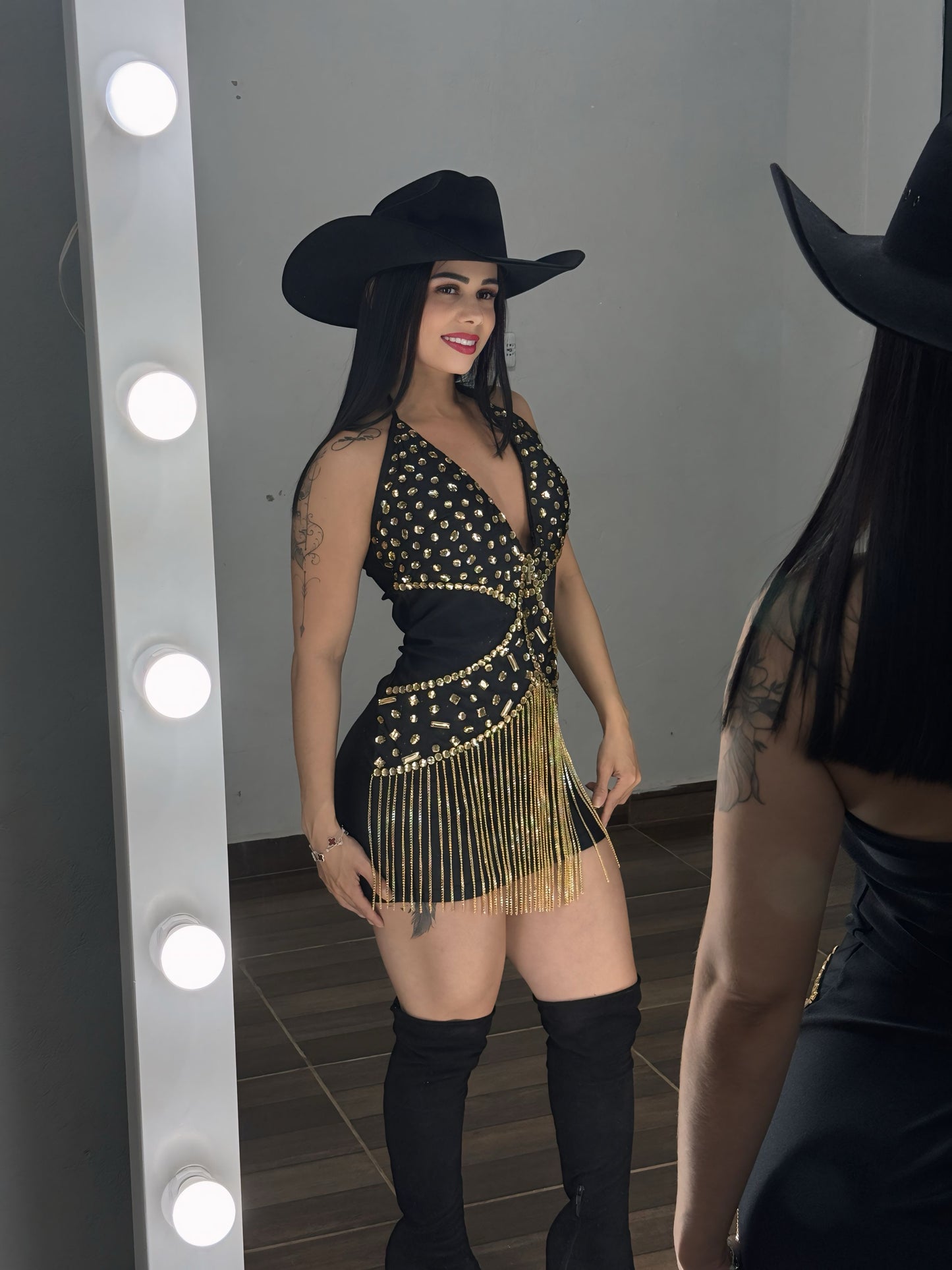 Vestido Simone – Pedrarias Douradas com Franja | Bojo | Tamanho Único 38 ao 44