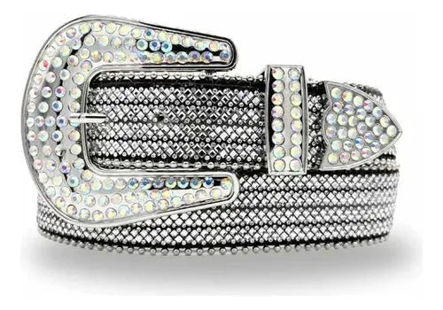 "Cinto country feminino luxuoso com fivela cravejada de strass, detalhe principal.