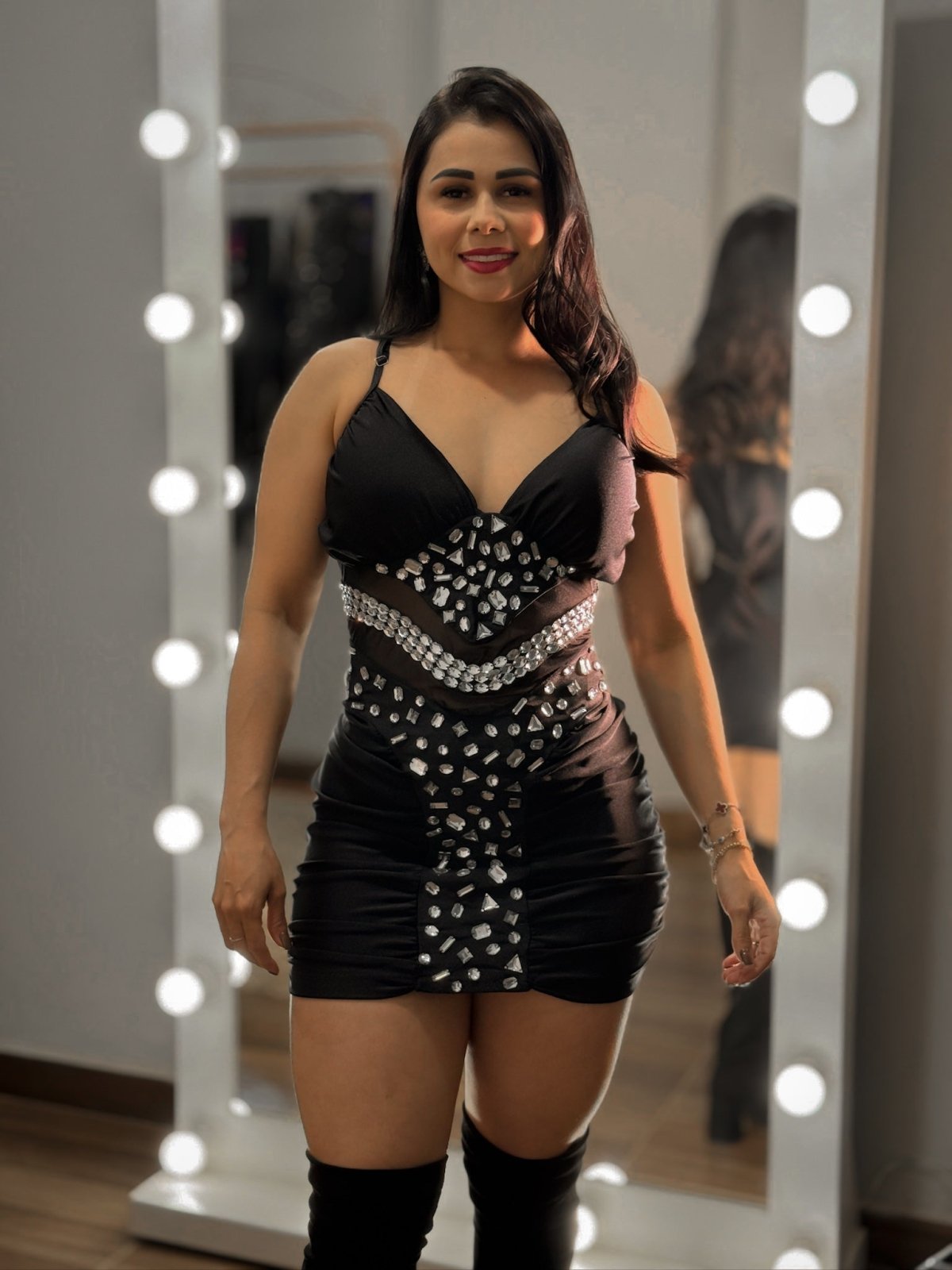Vestido Bella Lux – Com Pedrarias e Recortes de Luxo - Preciosa by Catiuse Daniela