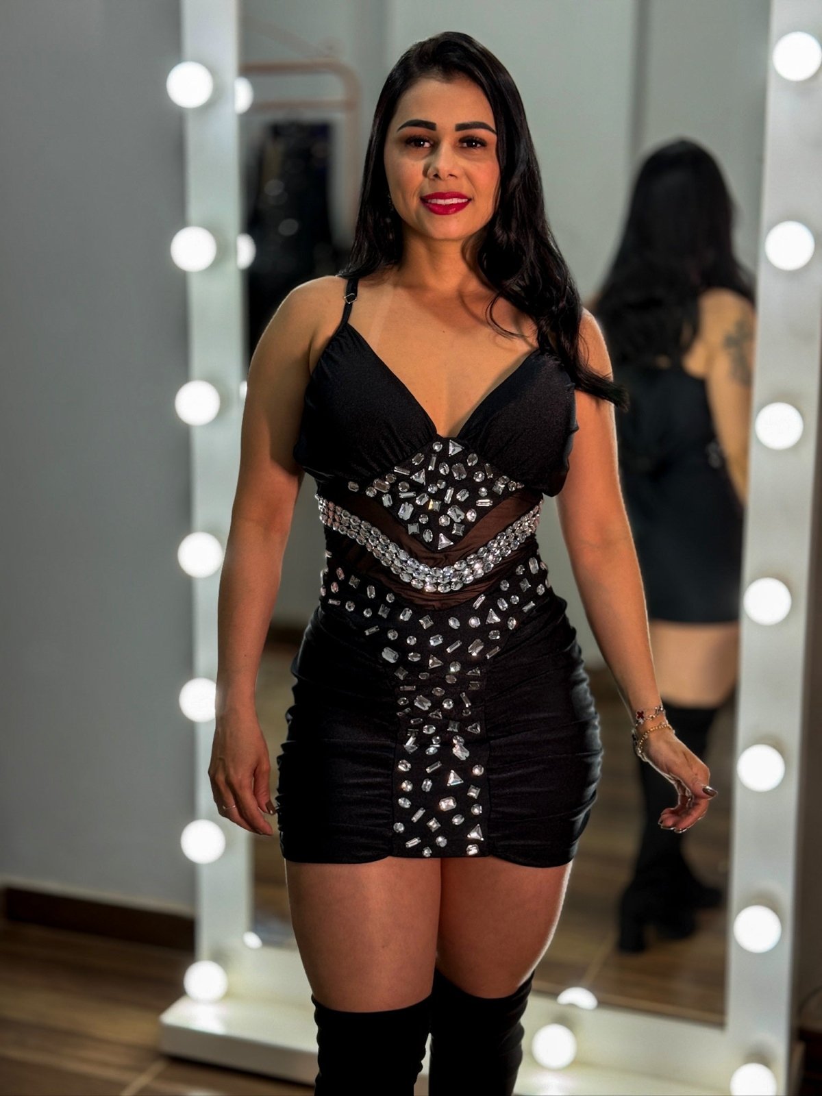 Vestido Bella Lux – Com Pedrarias e Recortes de Luxo - Preciosa by Catiuse Daniela
