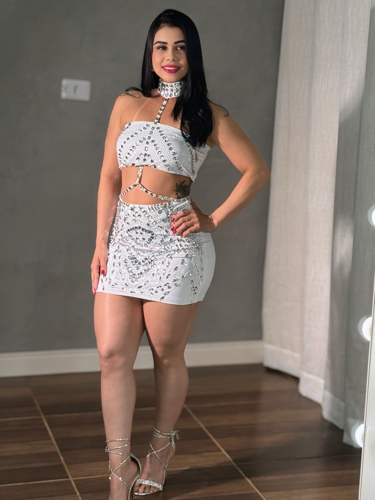 VESTIDO CURTO COM BRILHO TAIS - COLEÇÃO FESTAS - Preciosa by Catiuse Daniela