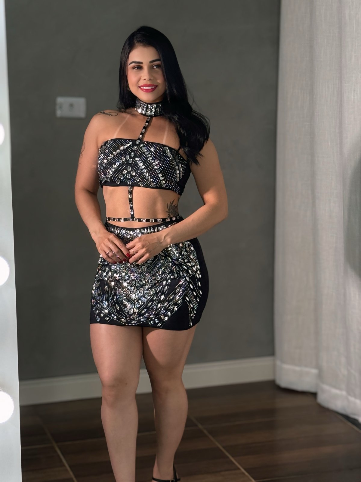 VESTIDO CURTO COM BRILHO TAIS - COLEÇÃO FESTAS - Preciosa by Catiuse Daniela