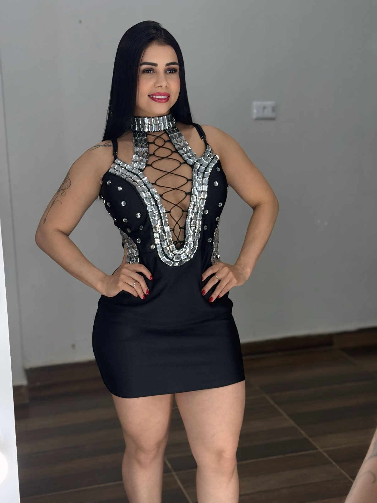 Vestido Curto de Balada com Brilho e Pedrarias Patrícia - Preciosa by Catiuse Daniela