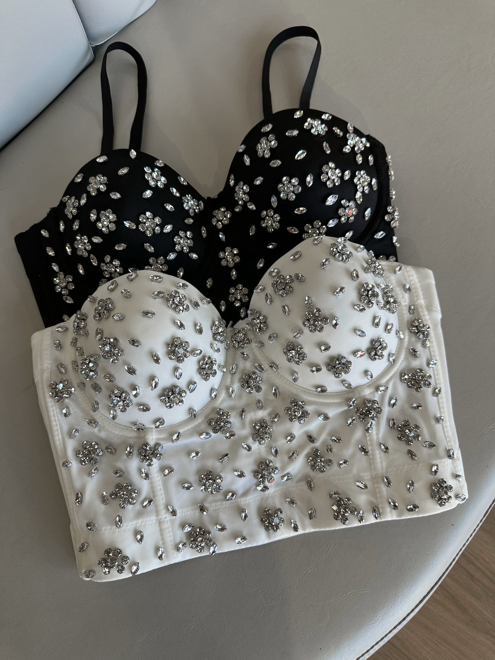 Cropped Corset Kristal Noite | Tecido Bandagem Importado com Pedrarias e Strass