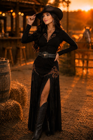 Conjunto Western Arizona Luxo | Cropped Blazer com Botões e Saia Longa de Suede Scuba com Bordados e Corrente de Strass