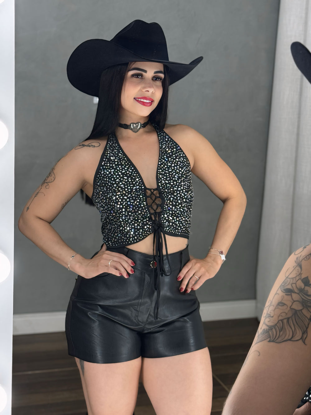 Cropped Brilho Luxo | Alfaiataria Premium com Aplicações de Strass