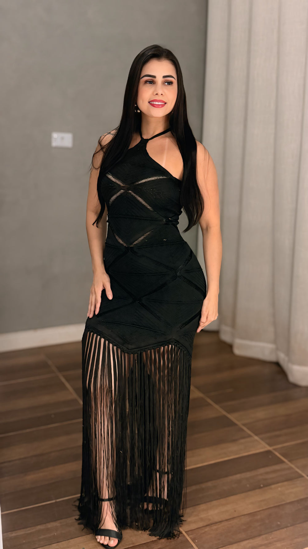 Vestido Longo Luxo em Tricô de Fio Rayon | Decote Frente Única sem Bojo, Costas Trançadas com Amarração, Short Interno e Franjas Longas