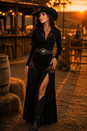Conjunto Western Arizona Luxo | Cropped Blazer com Botões e Saia Longa de Suede Scuba com Bordados e Corrente de Strass