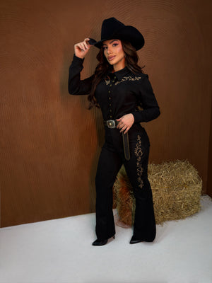 PRE VENDA ENVIO 10-08 segunda Conjunto Cavalgada Suede Preto | Camisa Manga Longa com Abertura Frontal por Botões e Calça Flare Bordada com Bolsos