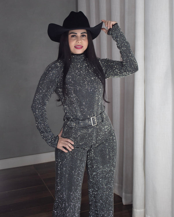 Calça Flare Strass | Tecido Importado com Brilho Frente e Costas (Indicado até 1,65 altura) - Preciosa by Catiuse Daniela