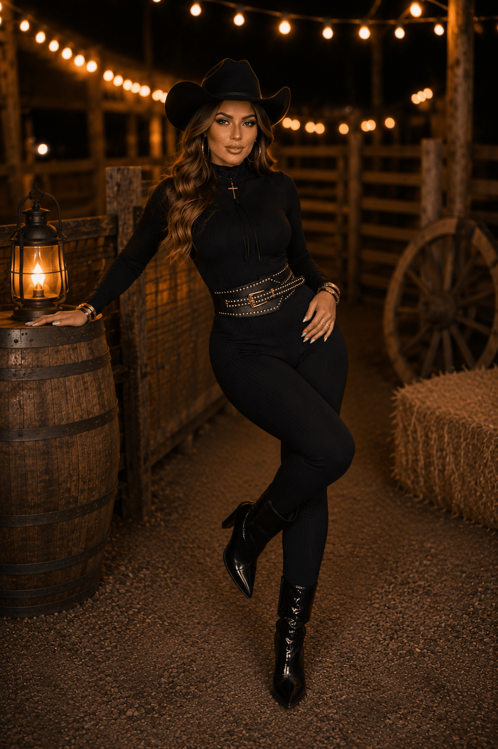 Cinto Largo Western Maya | Couro Sintético com Elástico Modelador, Fivela e Aplicação de Taxas - Preciosa by Catiuse Daniela