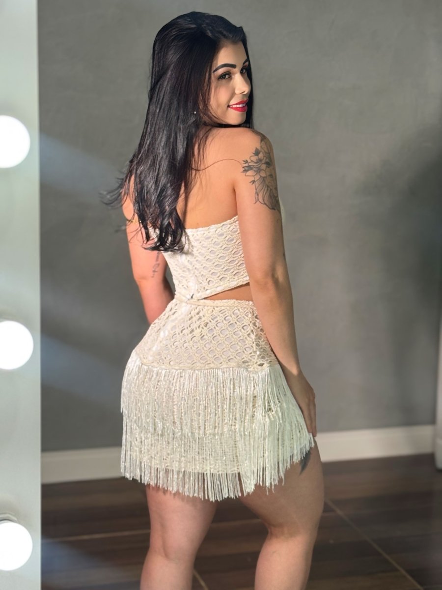 Conjunto Crochê e Franjas Artesanal | Saia Curta, Cropped detalhe Flor - Preciosa by Catiuse Daniela