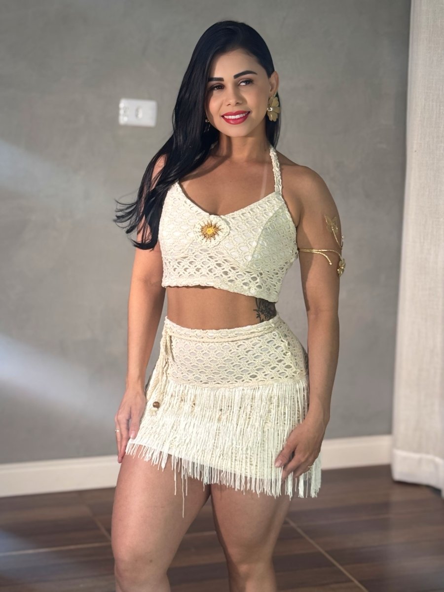 Conjunto Crochê e Franjas Artesanal | Saia Curta, Cropped detalhe Flor - Preciosa by Catiuse Daniela