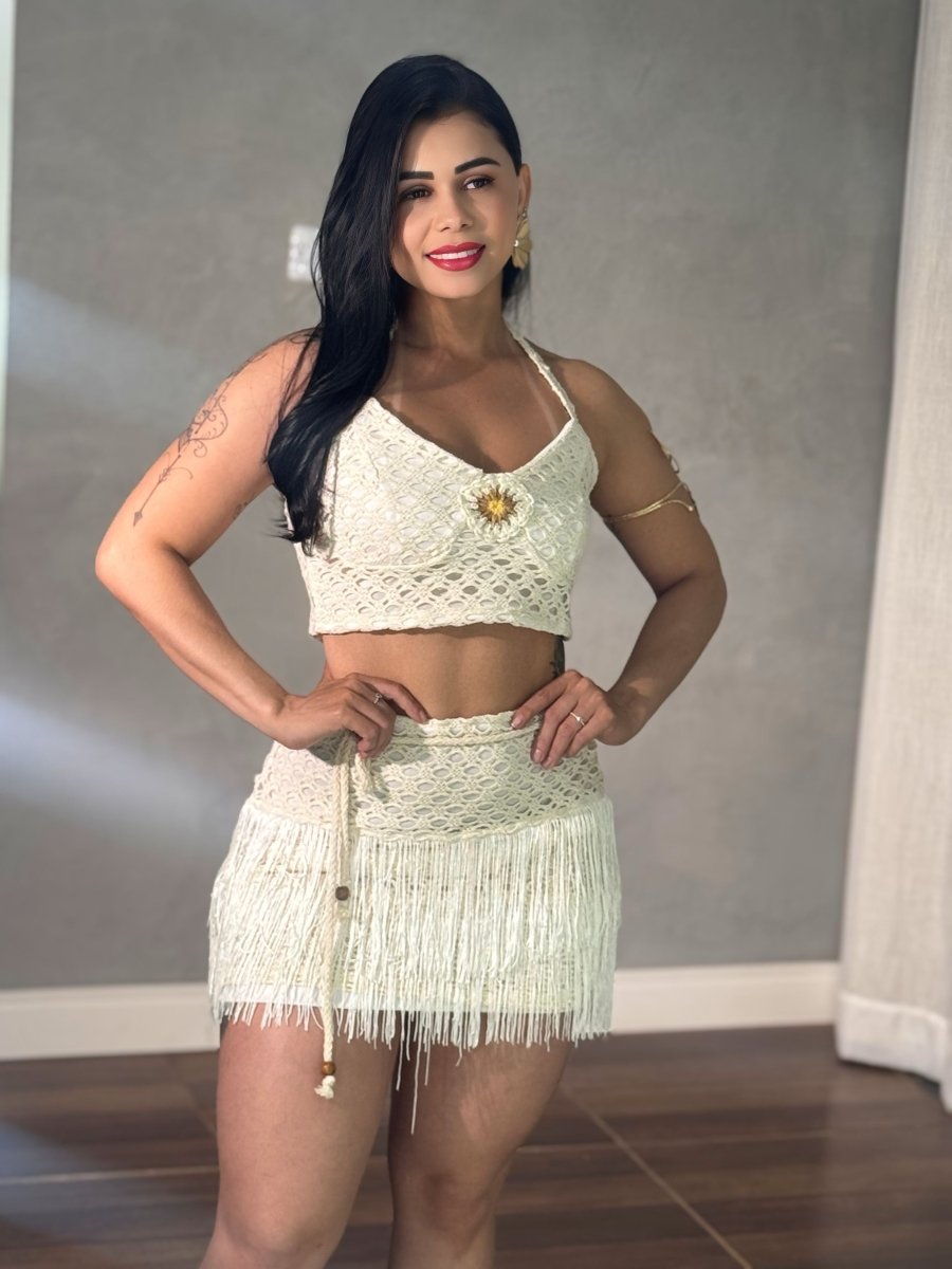 Conjunto Crochê e Franjas Artesanal | Saia Curta, Cropped detalhe Flor - Preciosa by Catiuse Daniela