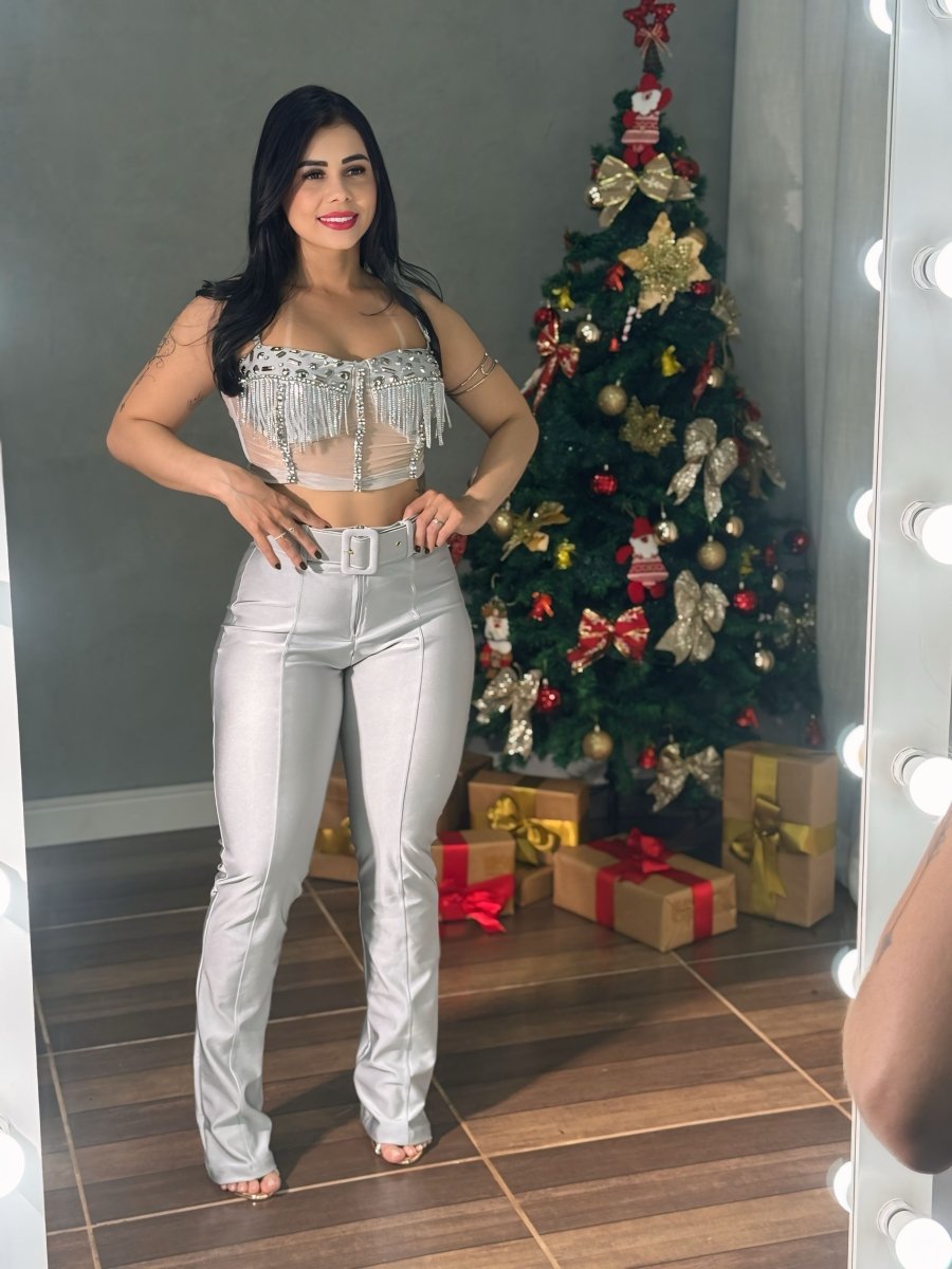 Conjunto Cropped com franjas e strass, Calça Semi Flare com cinto - Preciosa by Catiuse Daniela