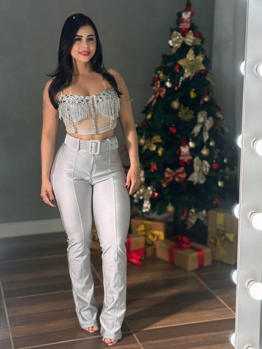 Conjunto Cropped com franjas e strass, Calça Semi Flare com cinto - Preciosa by Catiuse Daniela
