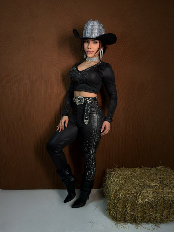 Conjunto Lauana Cirrê Premium Preto | Cropped Manga Longa Decote V com Bojo e Calça Cintura Média com Strass - Preciosa by Catiuse Daniela