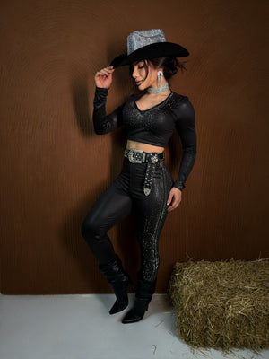 Conjunto Lauana Cirrê Premium Preto | Cropped Manga Longa Decote V com Bojo e Calça Cintura Média com Strass - Preciosa by Catiuse Daniela
