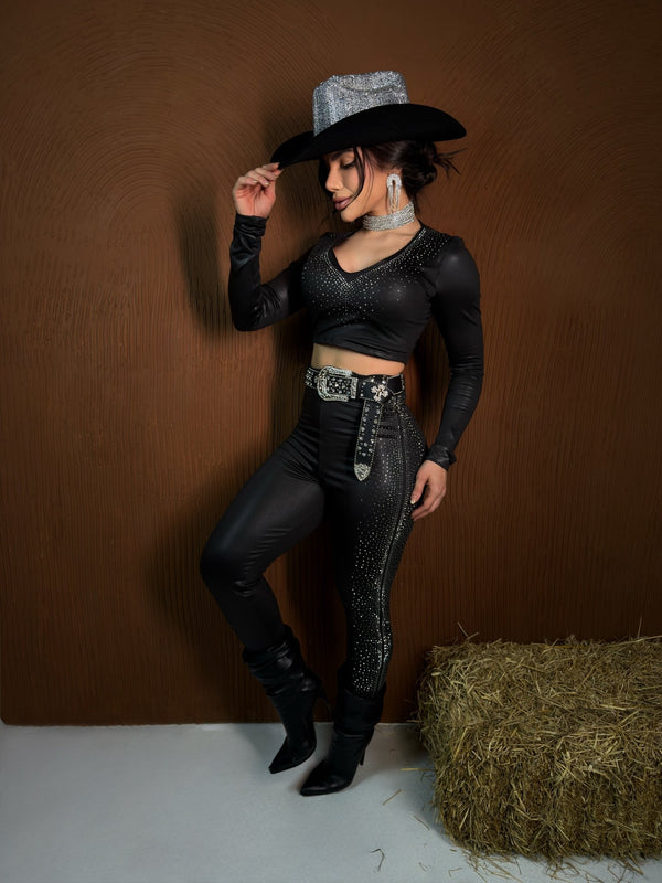 Conjunto Lauana Cirrê Premium Preto | Cropped Manga Longa Decote V com Bojo e Calça Cintura Média com Strass - Preciosa by Catiuse Daniela