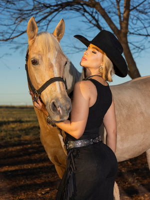 Conjunto Western Dakota Luxo | Colete Cropped com Botões e Calça Flare de Suede Scuba com Franjas Laterais - Preciosa by Catiuse Daniela