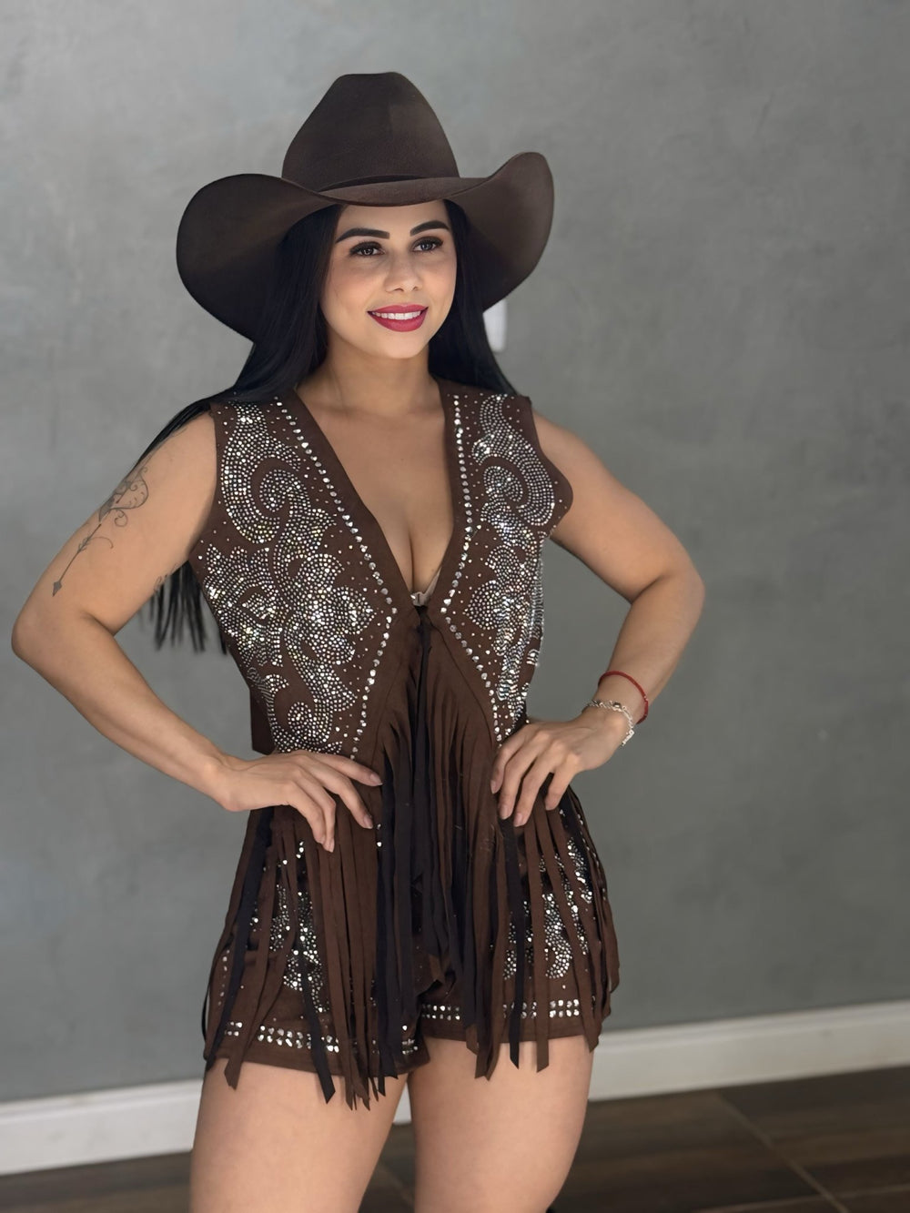 Conjunto Western Glam Luxo | Colete com Franjas e Short em Suede com Strass - Preciosa by Catiuse Daniela
