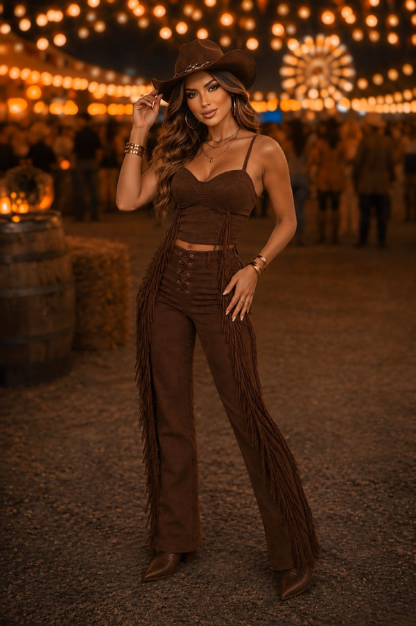 Conjunto Western Lara Luxo | Cropped com Aro Estruturado e Calça Flare com Ilhós e Franjas em Suede - Preciosa by Catiuse Daniela