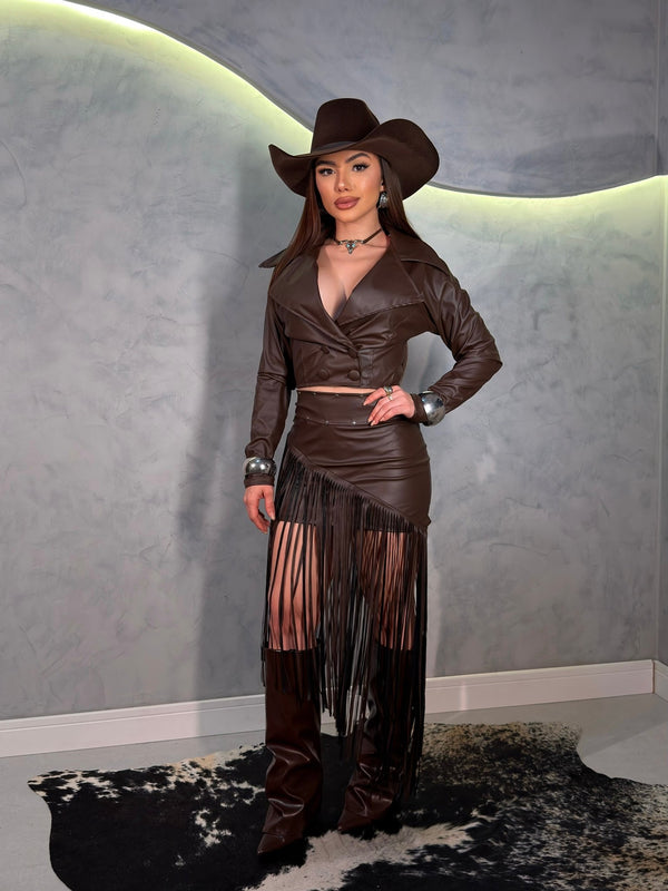 Conjunto Western Luxo | Jaqueta Cropped e Saia Assimétrica com Franjas em Courino Premium - Preciosa by Catiuse Daniela