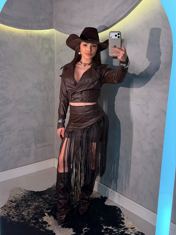 Conjunto Western Luxo | Jaqueta Cropped e Saia Assimétrica com Franjas em Courino Premium - Preciosa by Catiuse Daniela