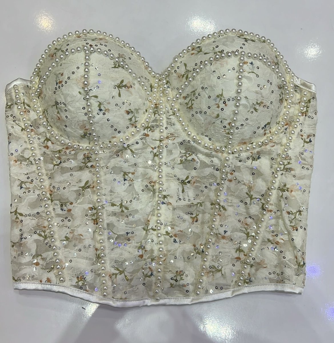 Cropped Corselet Pérolas e Renda | Floral, Bojo e Regulagem na Alça - Preciosa by Catiuse Daniela