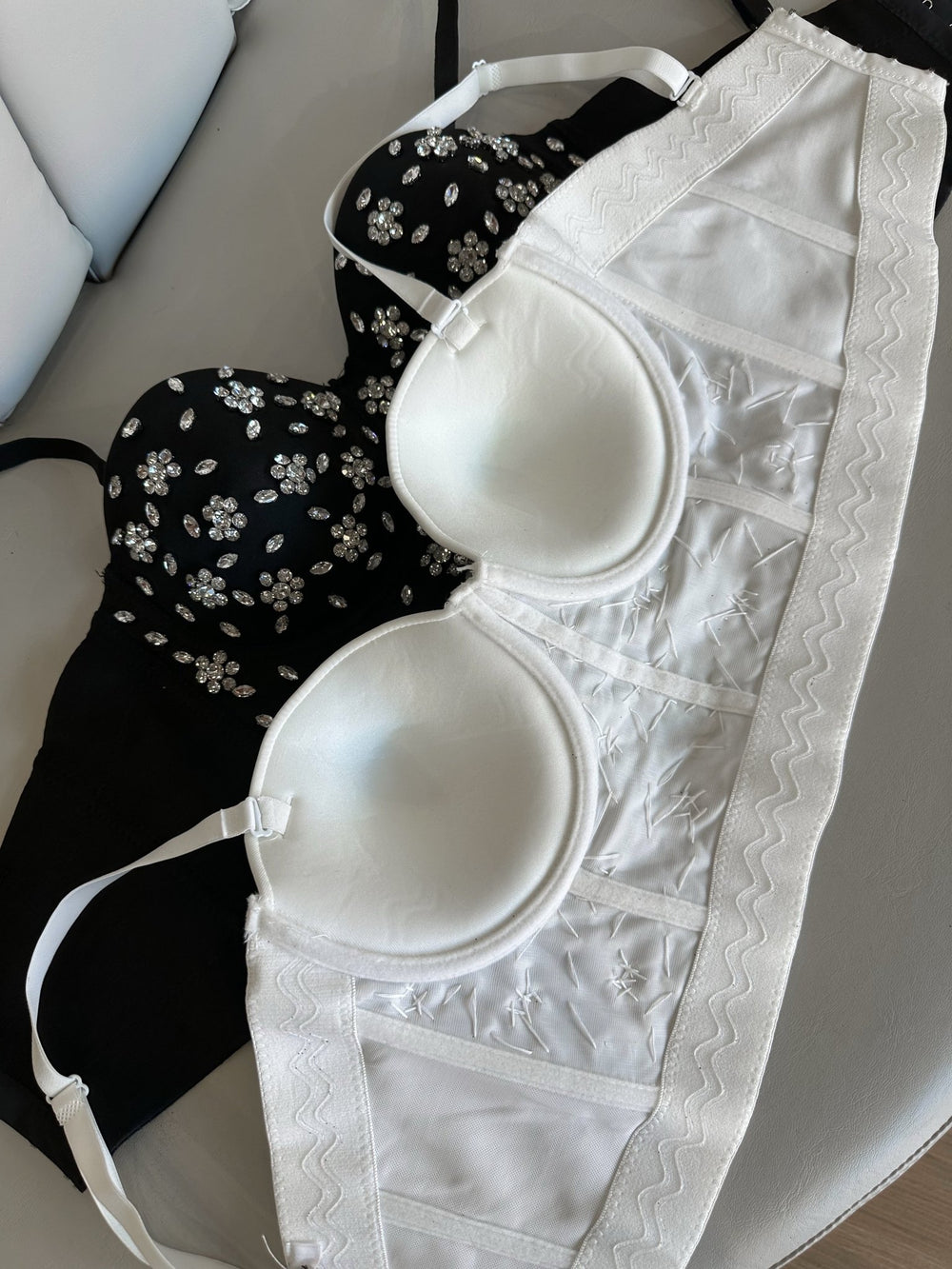 Cropped Corset Kristal Noite | Tecido Bandagem Importado com Pedrarias e Strass - Preciosa by Catiuse Daniela