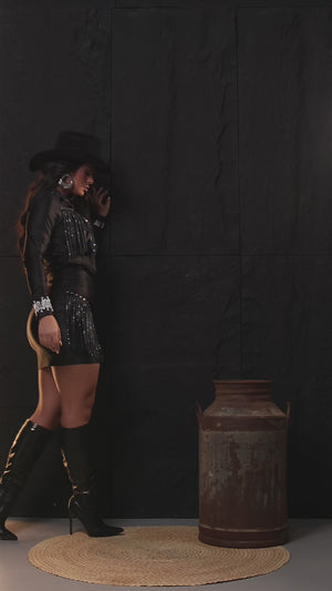 Conjunto Western Camisa e Saia em Poliamida Trilobal Preto | Franjas com Strass, Proteção UV e Saia com Zíper
