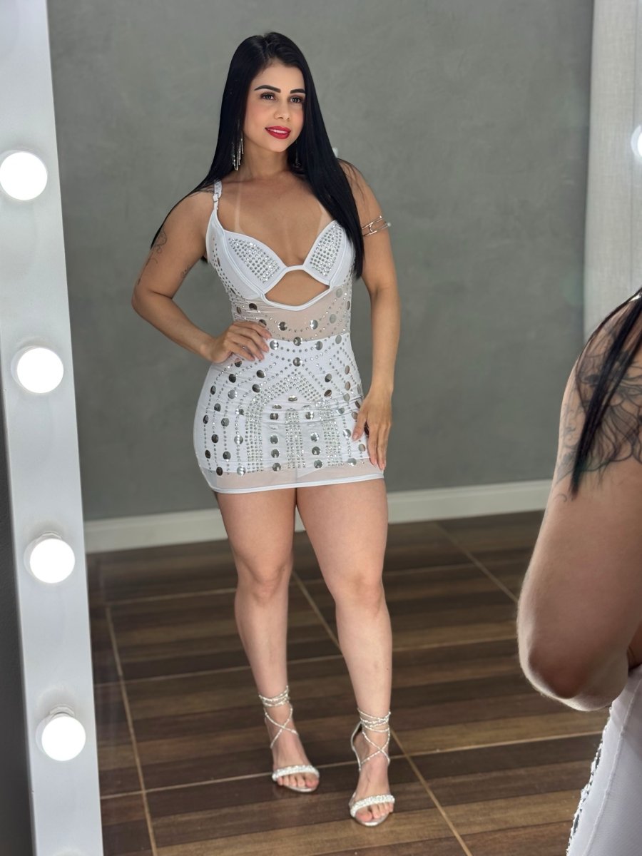 Vestido Curto Alana Tule e Strass | Look Balada com Recorte e Transparência - Preciosa by Catiuse Daniela