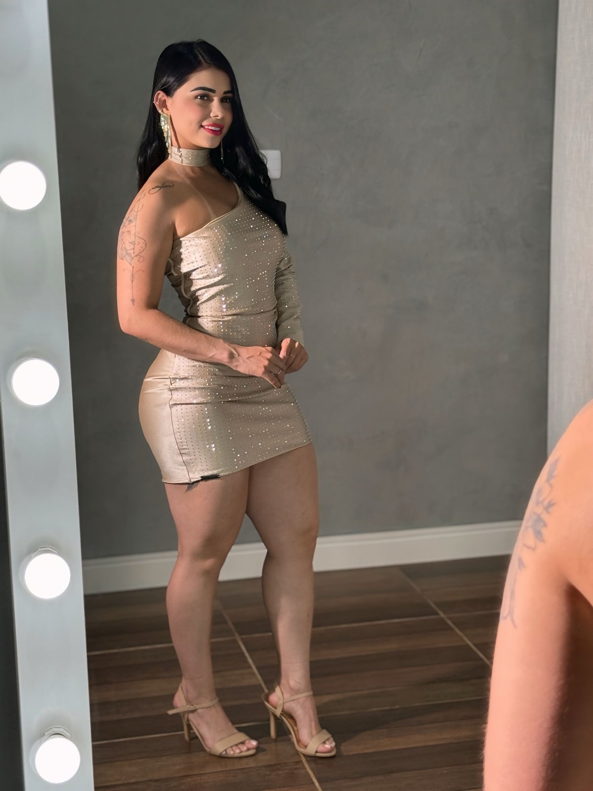 VESTIDO CURTO COM BRILHO DIAMOND - Preciosa by Catiuse Daniela
