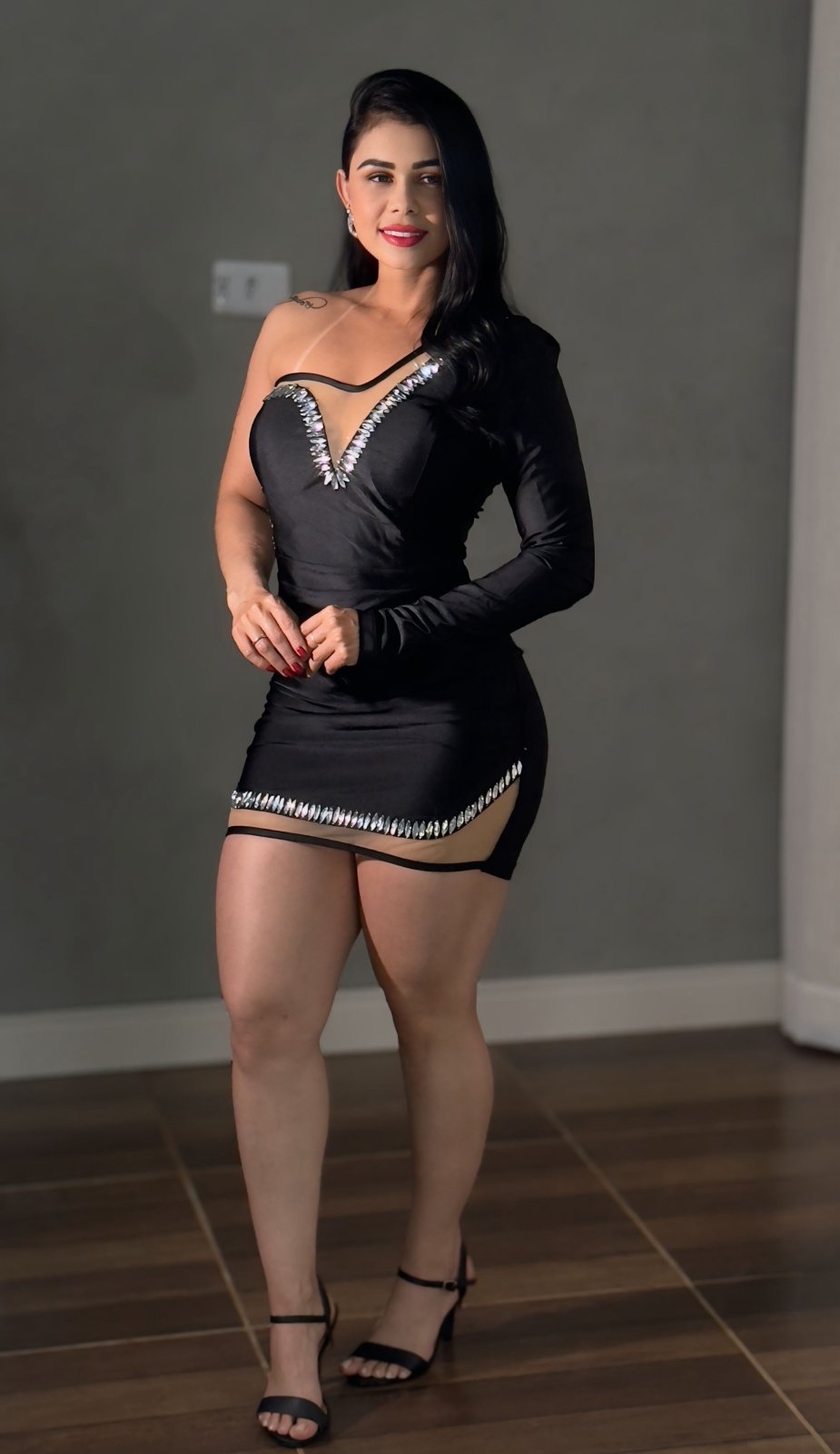 Vestido curto com brilho e strass Isla ❤️ - Preciosa by Catiuse Daniela