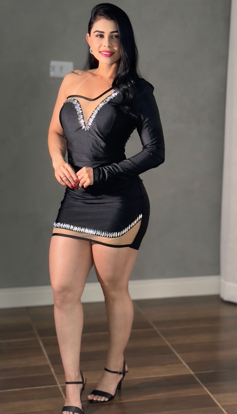 Vestido curto com brilho e strass Isla ❤️ - Preciosa by Catiuse Daniela