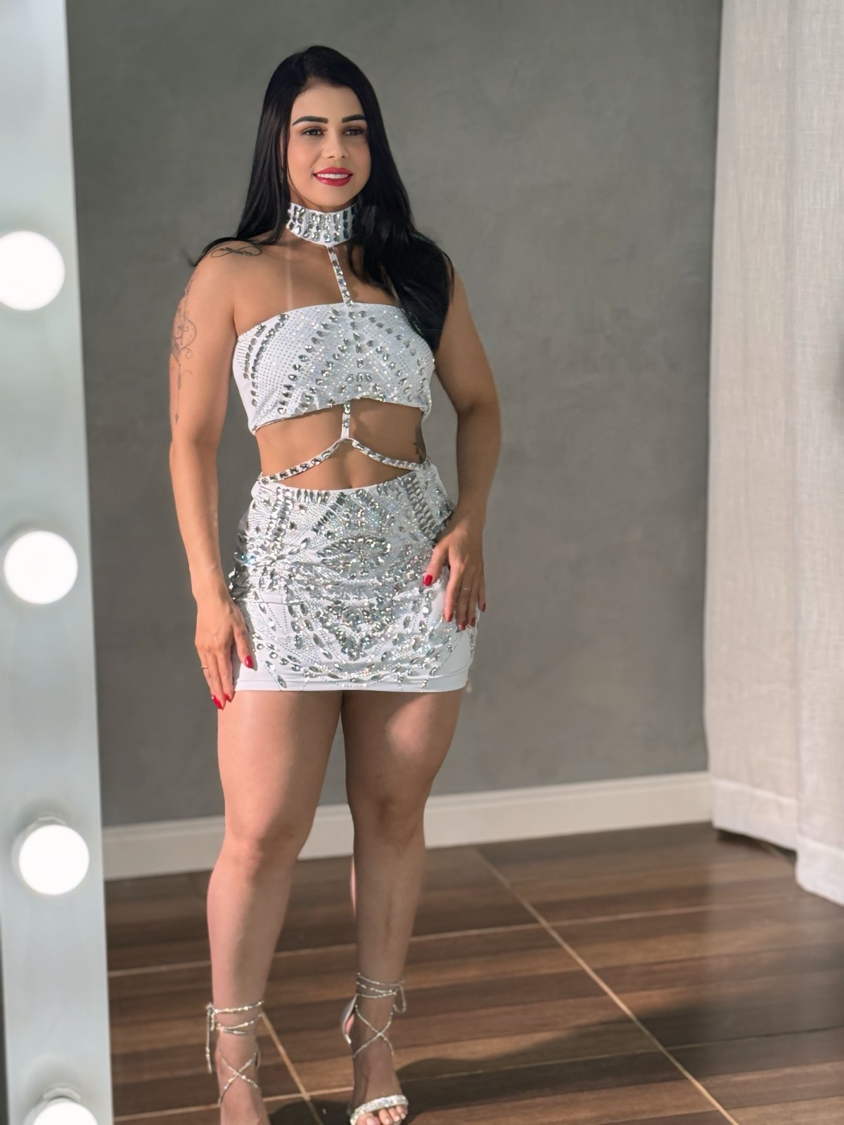 VESTIDO CURTO COM BRILHO TAIS - COLEÇÃO FESTAS - Preciosa by Catiuse Daniela