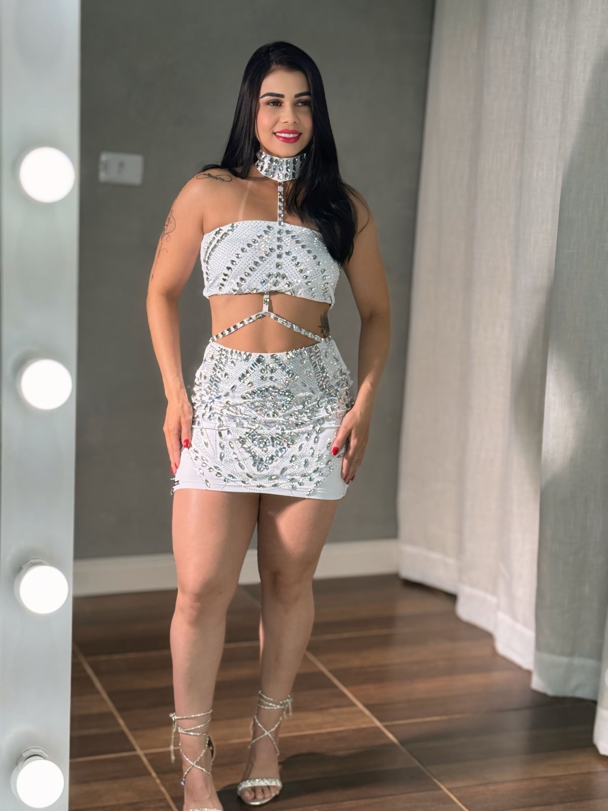 VESTIDO CURTO COM BRILHO TAIS - COLEÇÃO FESTAS - Preciosa by Catiuse Daniela