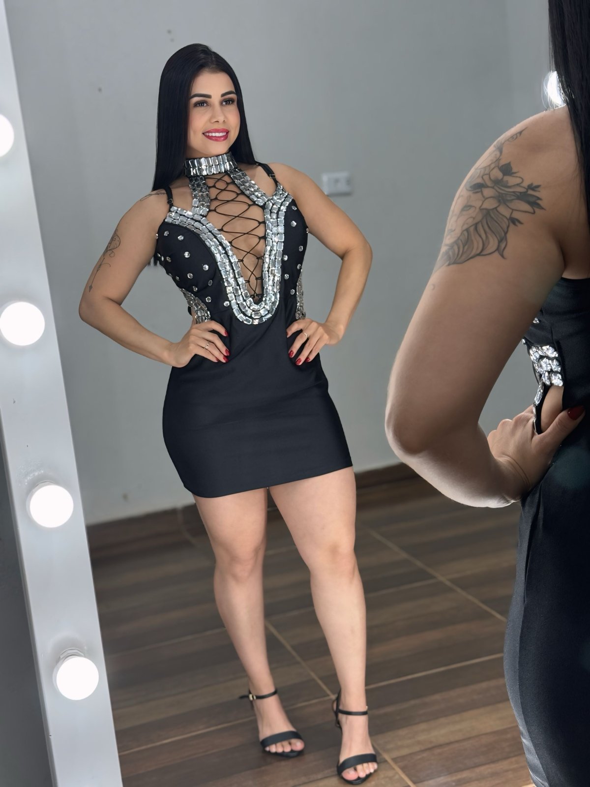 Vestido Curto de Balada com Brilho e Pedrarias Patrícia - Preciosa by Catiuse Daniela