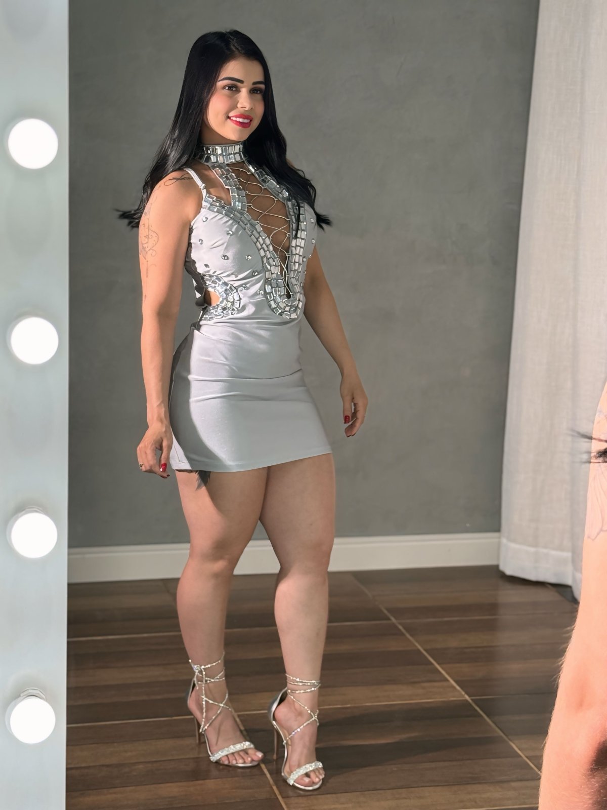 Vestido Curto de Balada com Brilho e Pedrarias Patrícia - Preciosa by Catiuse Daniela