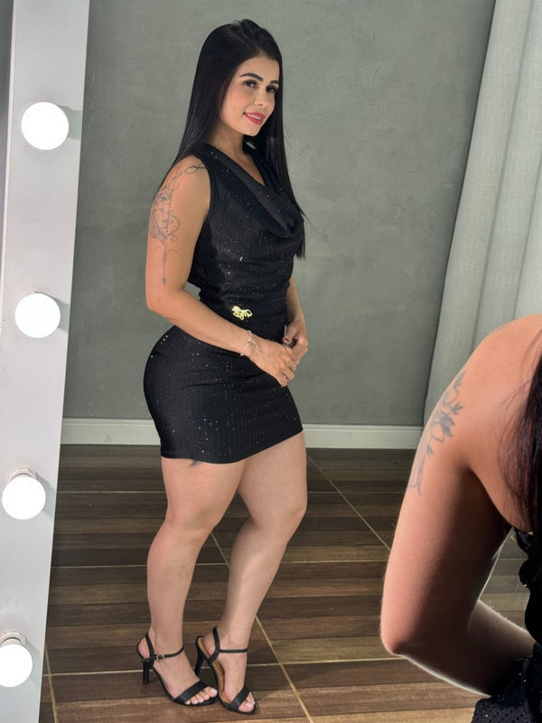 Vestido Curto Thais Black | Strass, Decote Cascata e Poliamida Trilobal - Preciosa by Catiuse Daniela