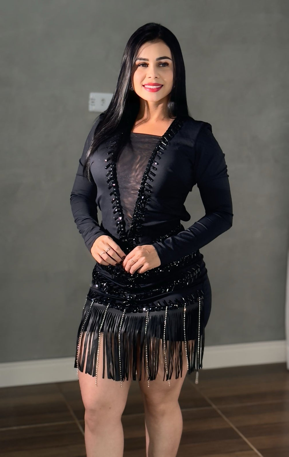 Vestido Manga Longa Isa Poliamida UV, com Franja de Pedrarias na Barra - Preciosa by Catiuse Daniela