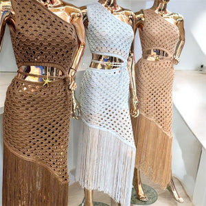 Vestido Longo Estrela em Crochê Modal | Modelagem Um Ombro Só sem Bojo, Recorte Cut-Out com Estrela do Mar, Forro e Franjas Longas - Preciosa by Catiuse Daniela