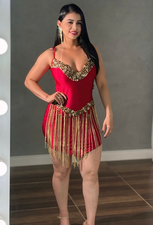 Vestido Curto Pedraria de Festa. Macaquinho com Franja e Corrente na cor Vermelha
