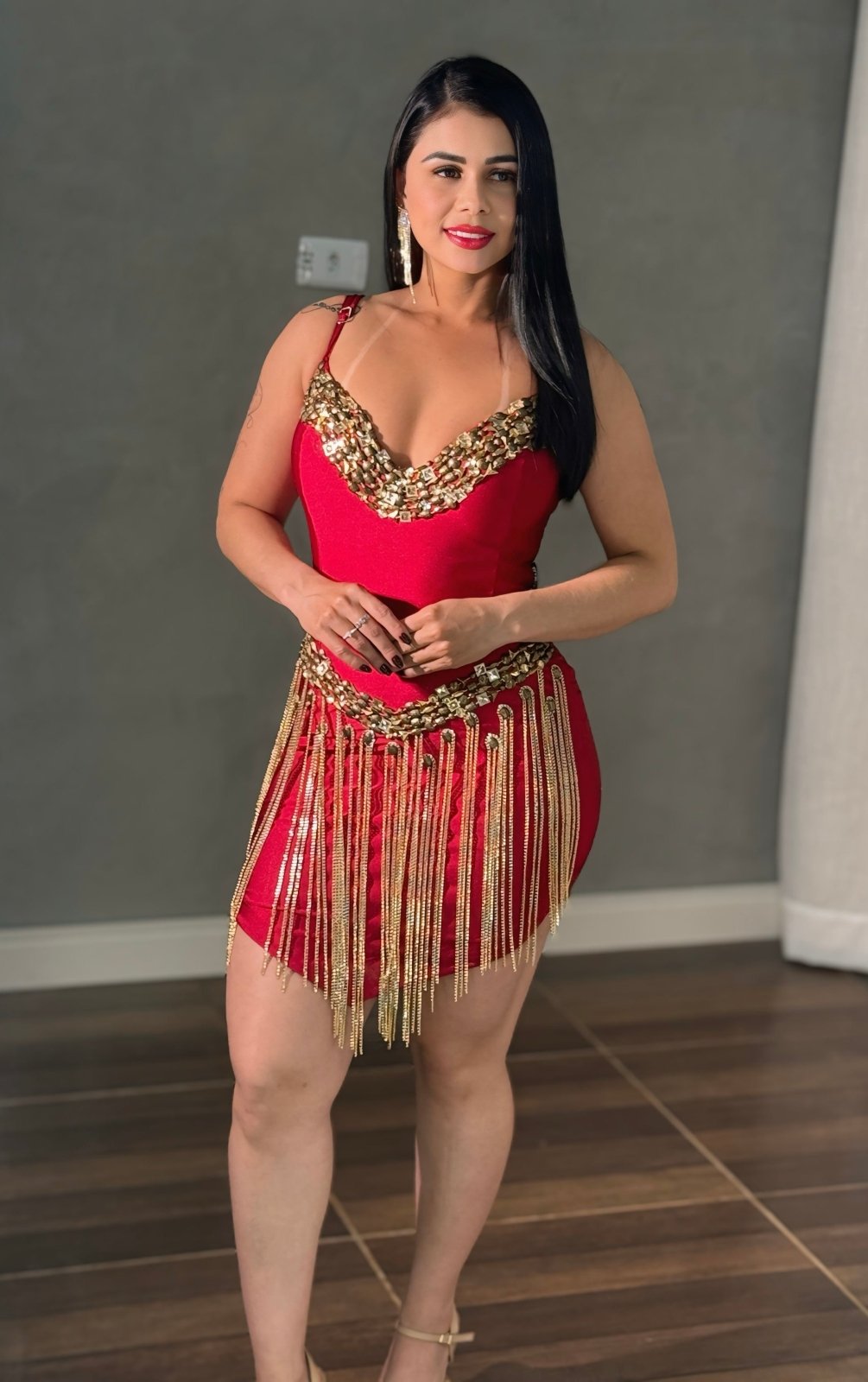 Vestido Curto Pedrarias para Balada. Macaquinho com regulagem na alça.