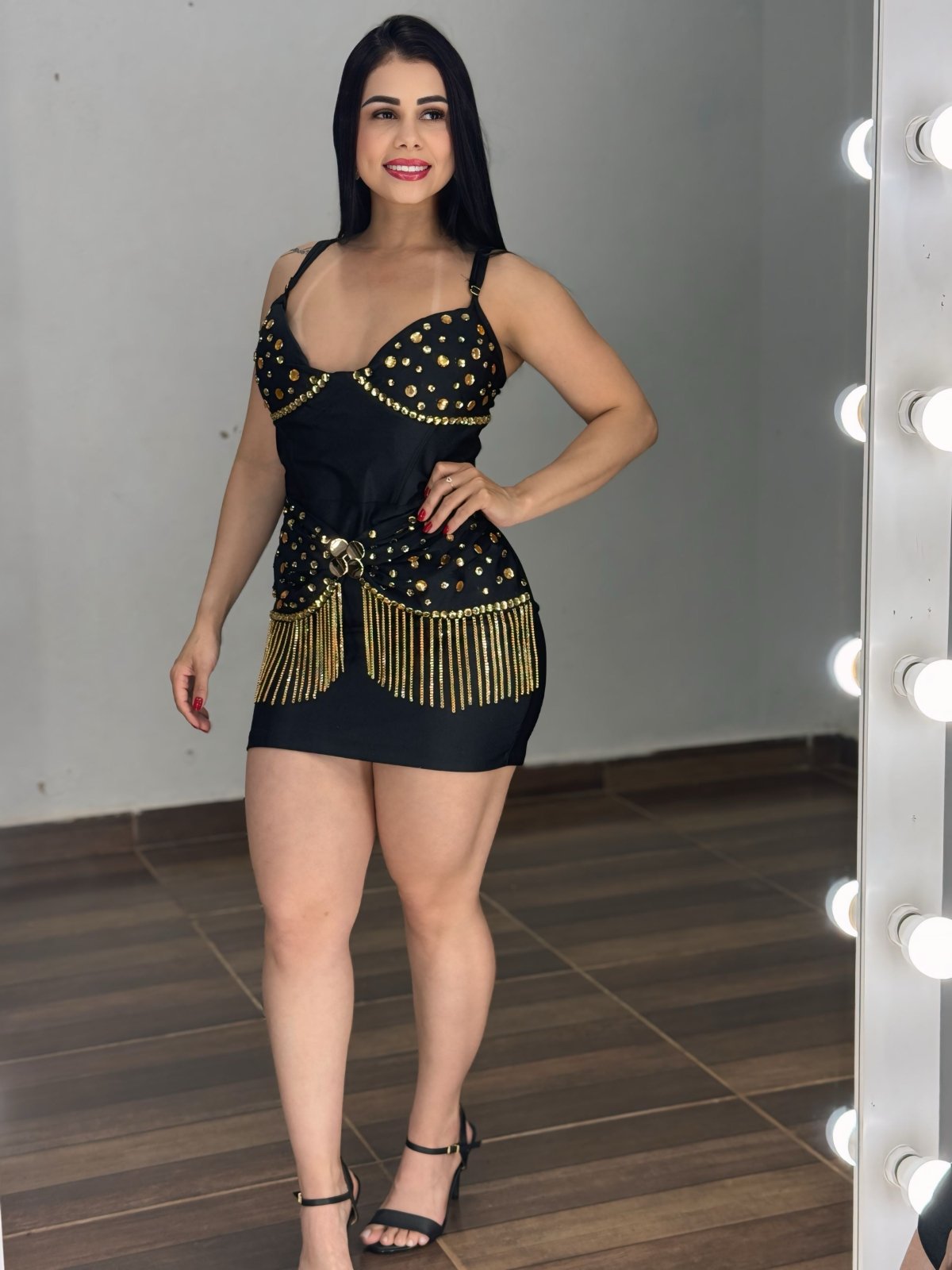 Vestido Curto com Franja - Detalhe do Bojo e Tecido Poliamida Beach Gloss - cor preto