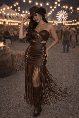 Vestido Western Chic em Courino Luxo | Detalhe em Pedrarias e Franjas Longa - Preciosa by Catiuse Daniela