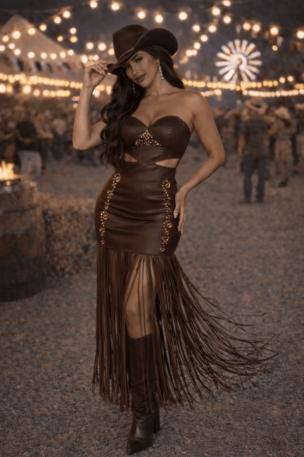 Vestido Western Chic em Courino Luxo | Detalhe em Pedrarias e Franjas Longa - Preciosa by Catiuse Daniela